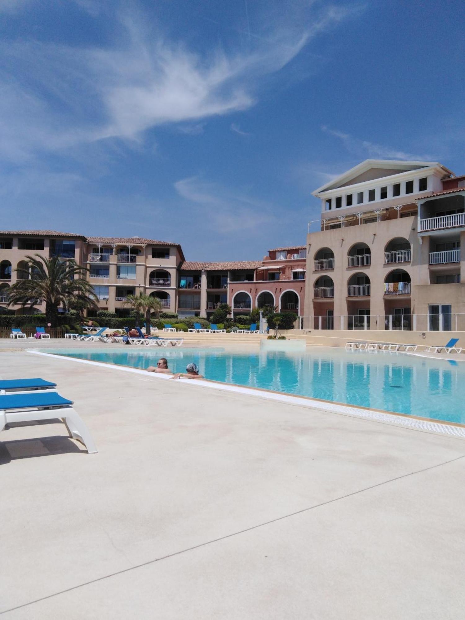 Appartement T2 Avec Piscine A 100 M De La Plage Сі-Фур-ле-Плаж Екстер'єр фото